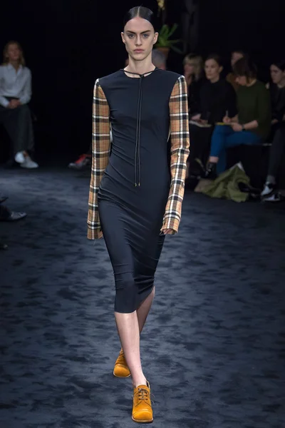 Look 27